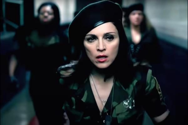 Mado<em></em>nna finally releases controversial, bloody 'American Life' music video