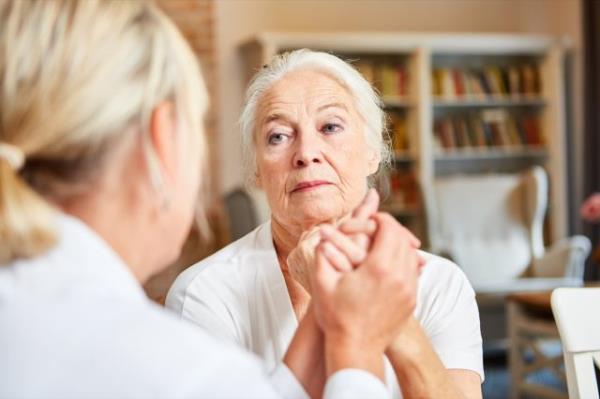 Senior woman in co<em></em>nsultation with her female doctor or therapist