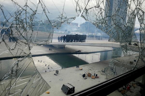 Protestors outside the Planalto Palace building in Brasilia, Brazil on Jann.  8, 2023.