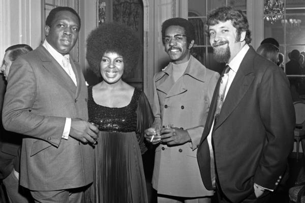 King Curtis with singer Roberta Flack and guests at an Atlantic Records party in her ho<em></em>nor at the St. Regis Hotel in November 1969. 